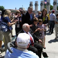 bustoshonorflight3