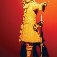 Tonti-tall-statue